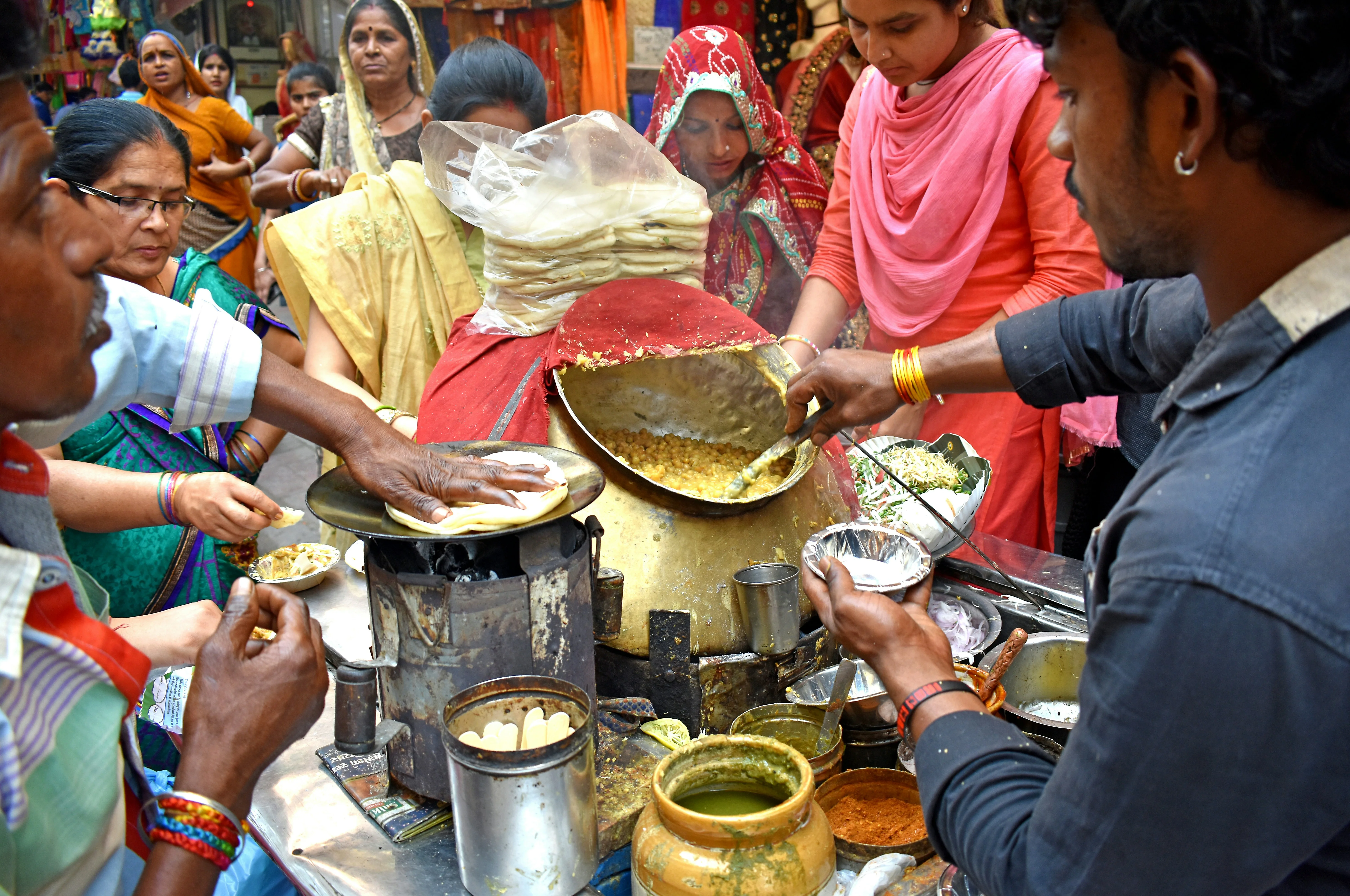 Chaotic Charm: Navigating Delhi's Bustling Bazaars Without Losing Your Wallet Image 3