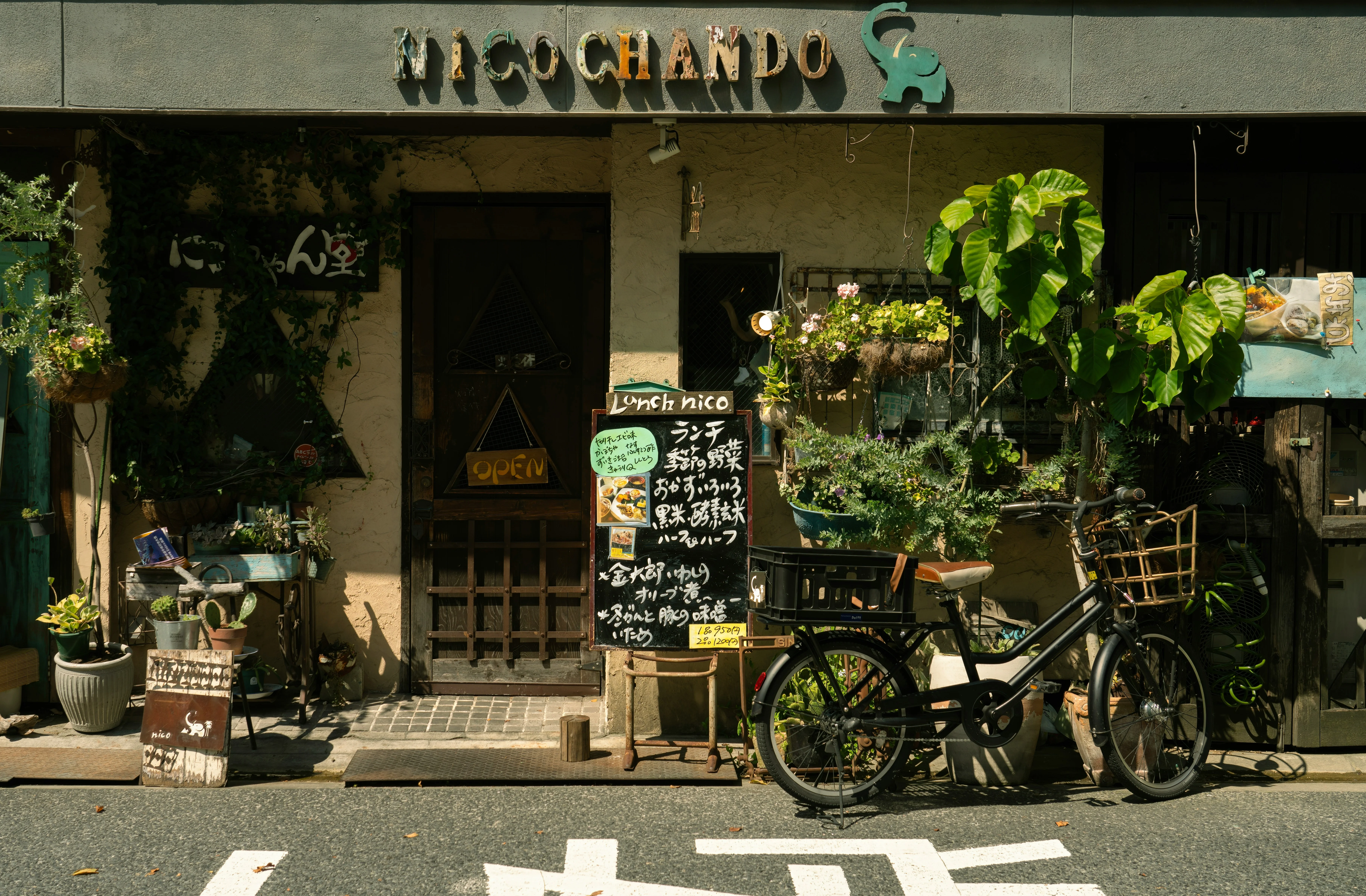 Beyond Nara's Parks: The Trendiest Cafés and Boutiques for Your Weekend Getaway Image 3