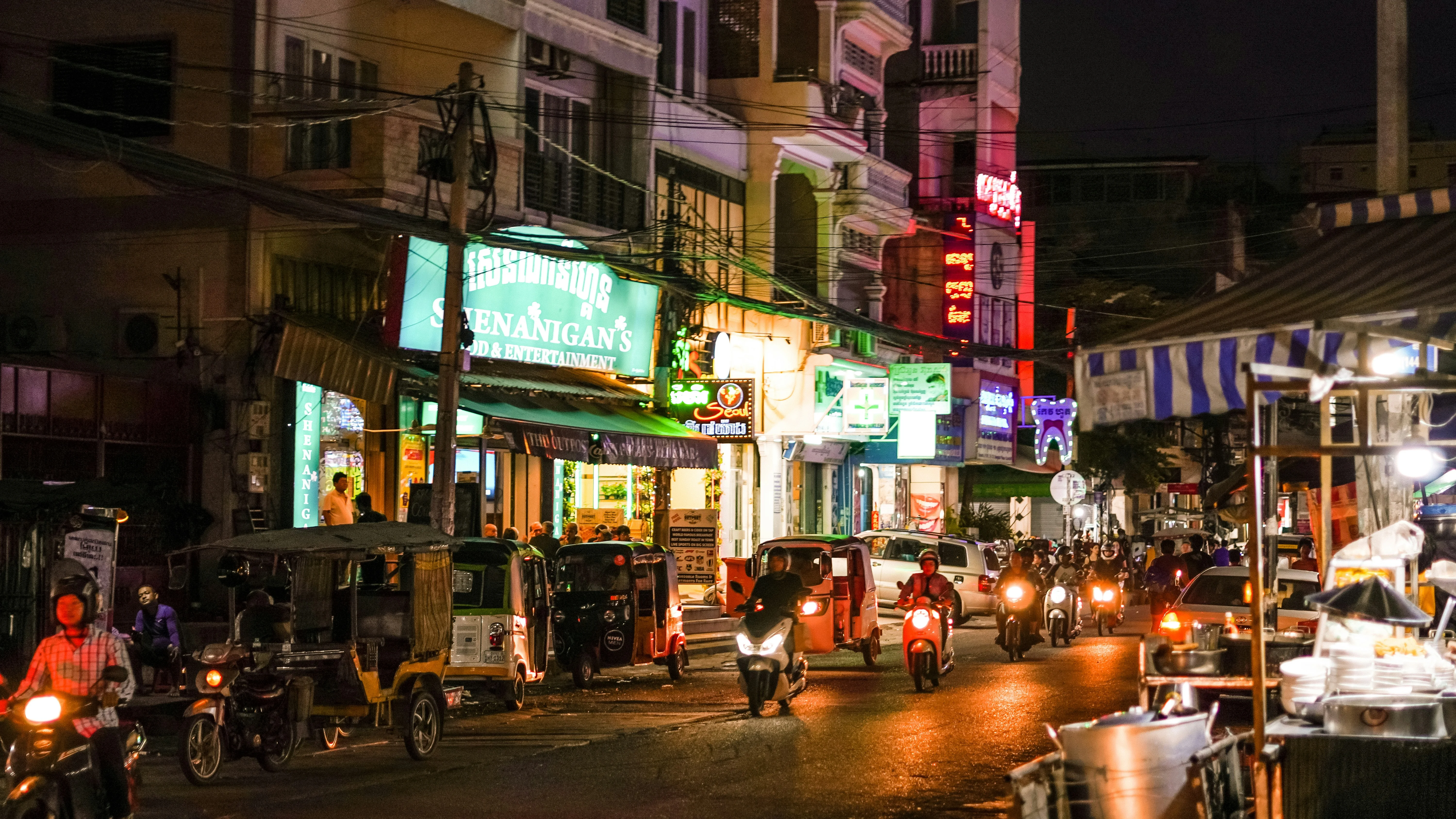 Unexpected Culinary Delights: Street Food Adventures in Phnom Penh for Business Travelers Image 1