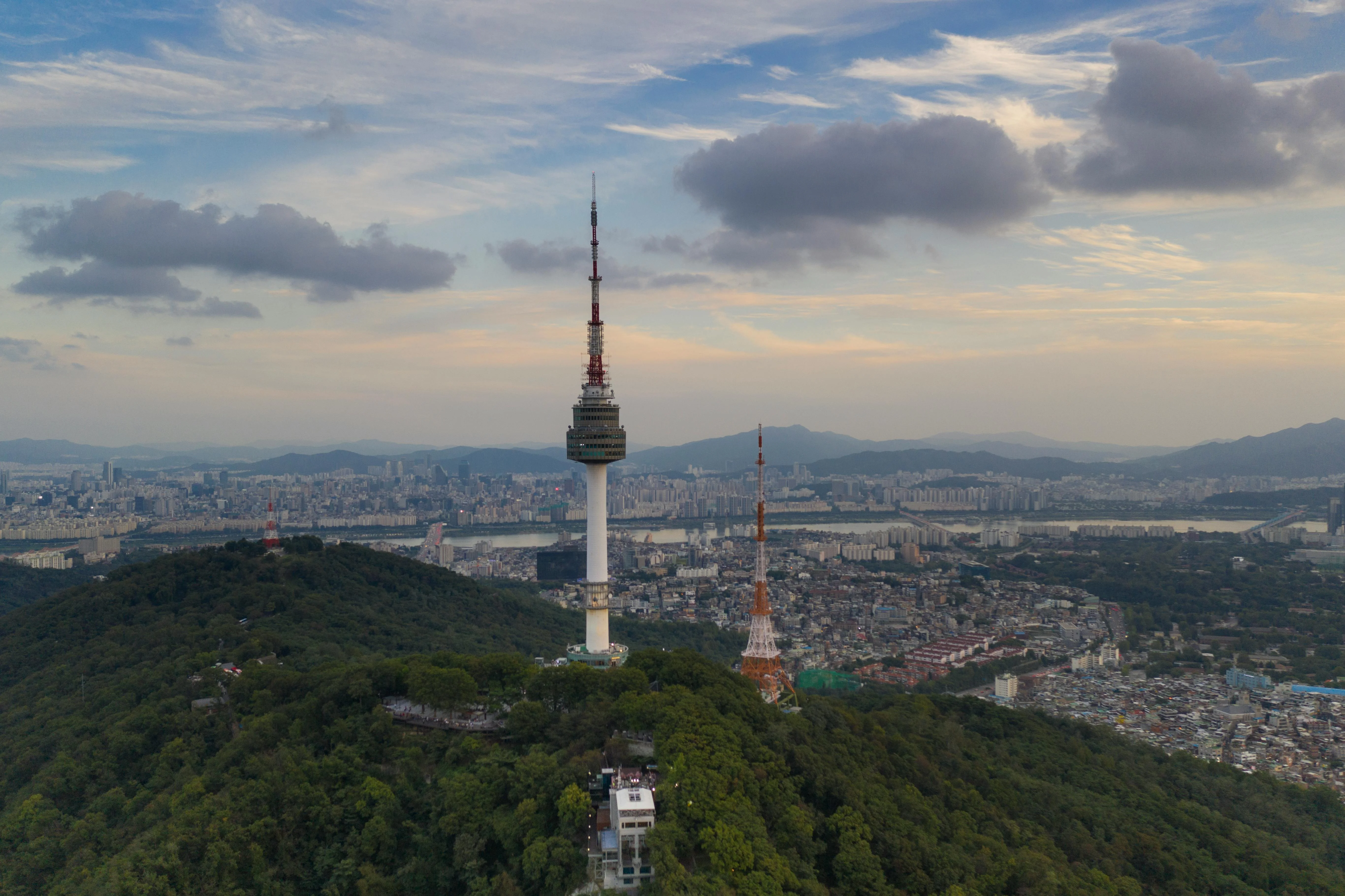 Captivating Seoul through an Eco-Friendly Lens: Sustainable Photography Journeys Image 1