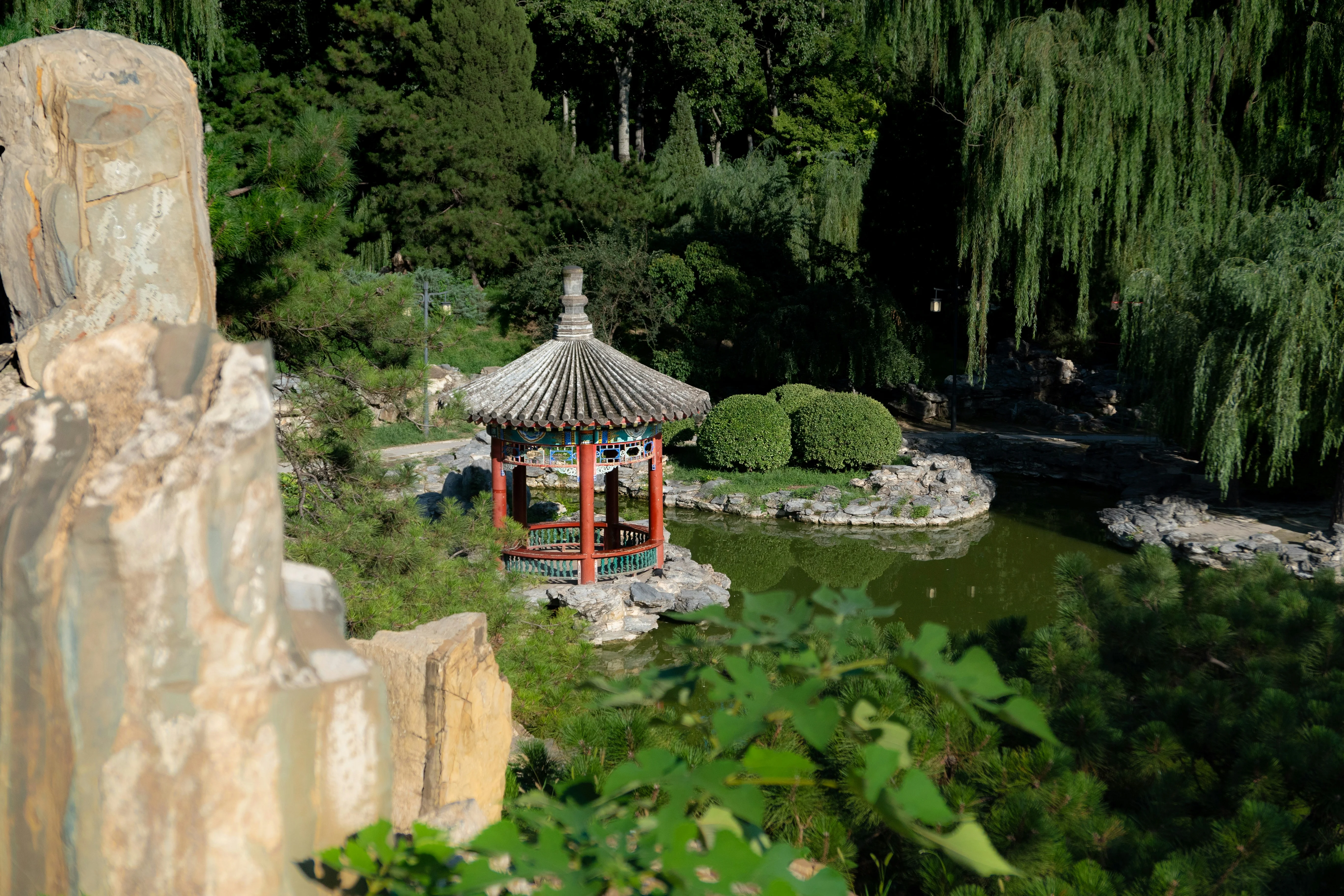 Love in the Air: Scenic Spots for Couples in Beijing's Parks