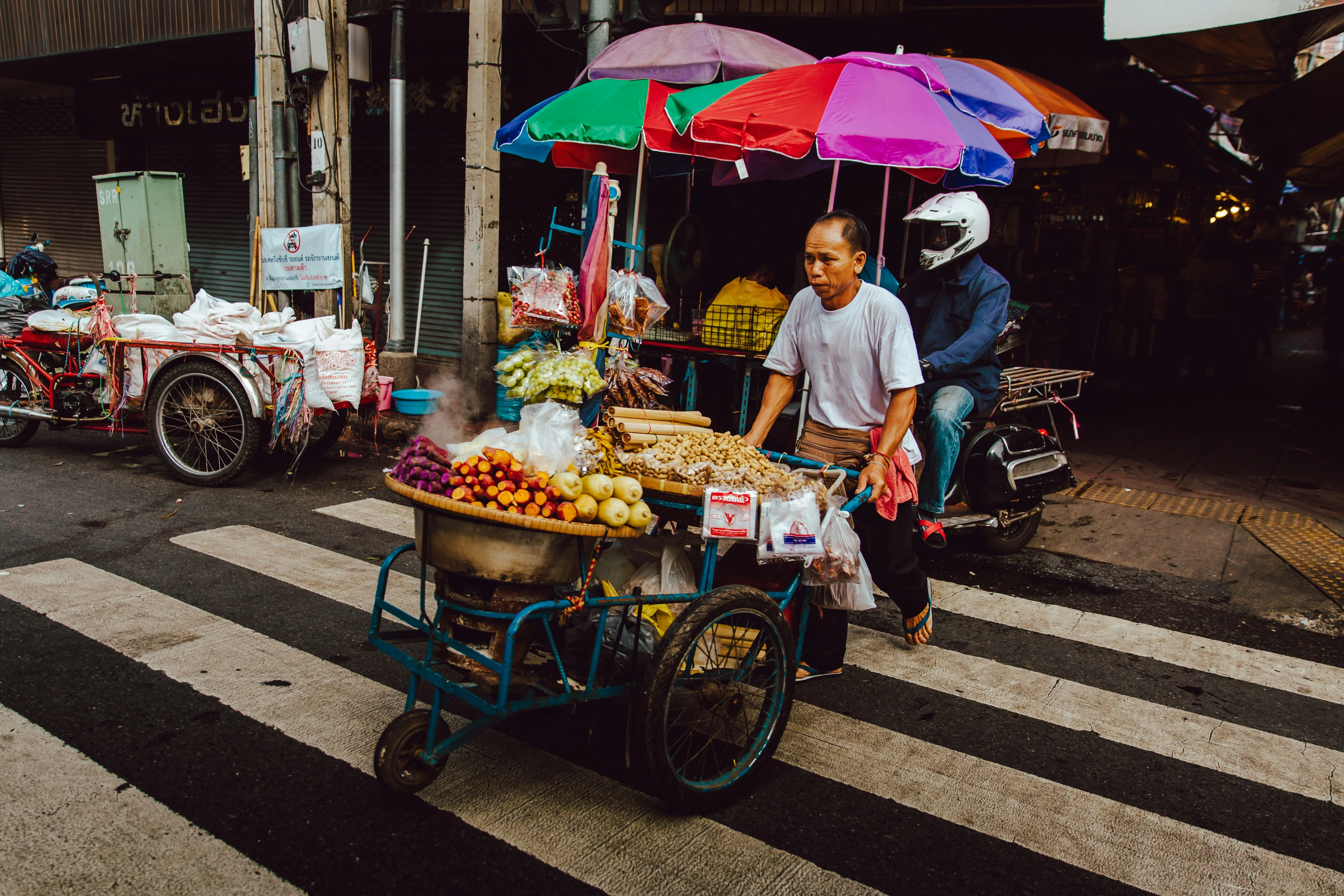 Tantalizing Thai Dishes: Budget-Friendly Eats for Accessible Travelers Image 1