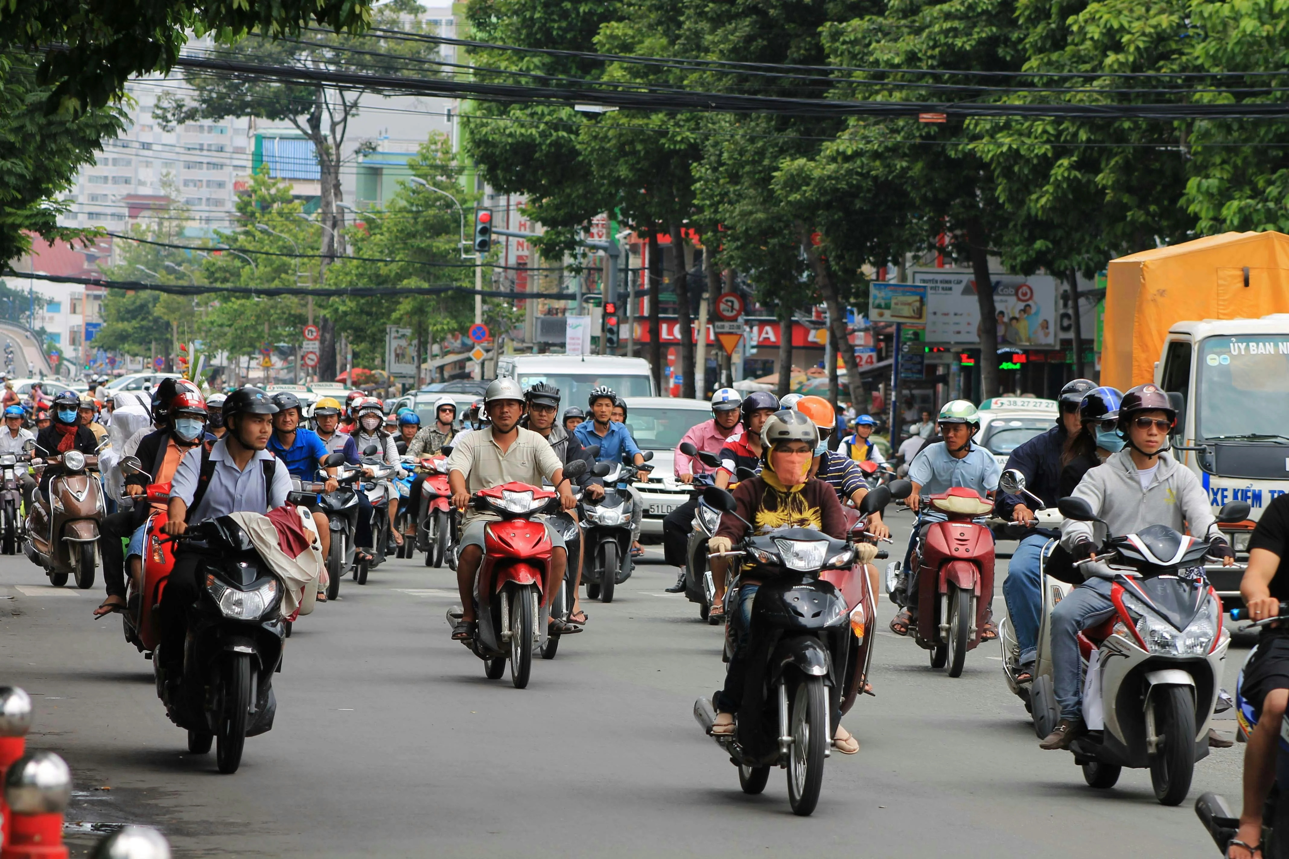 Saigon on a Budget: Eco-Conscious Travelers' Tips for Sustainable Exploration Image 1