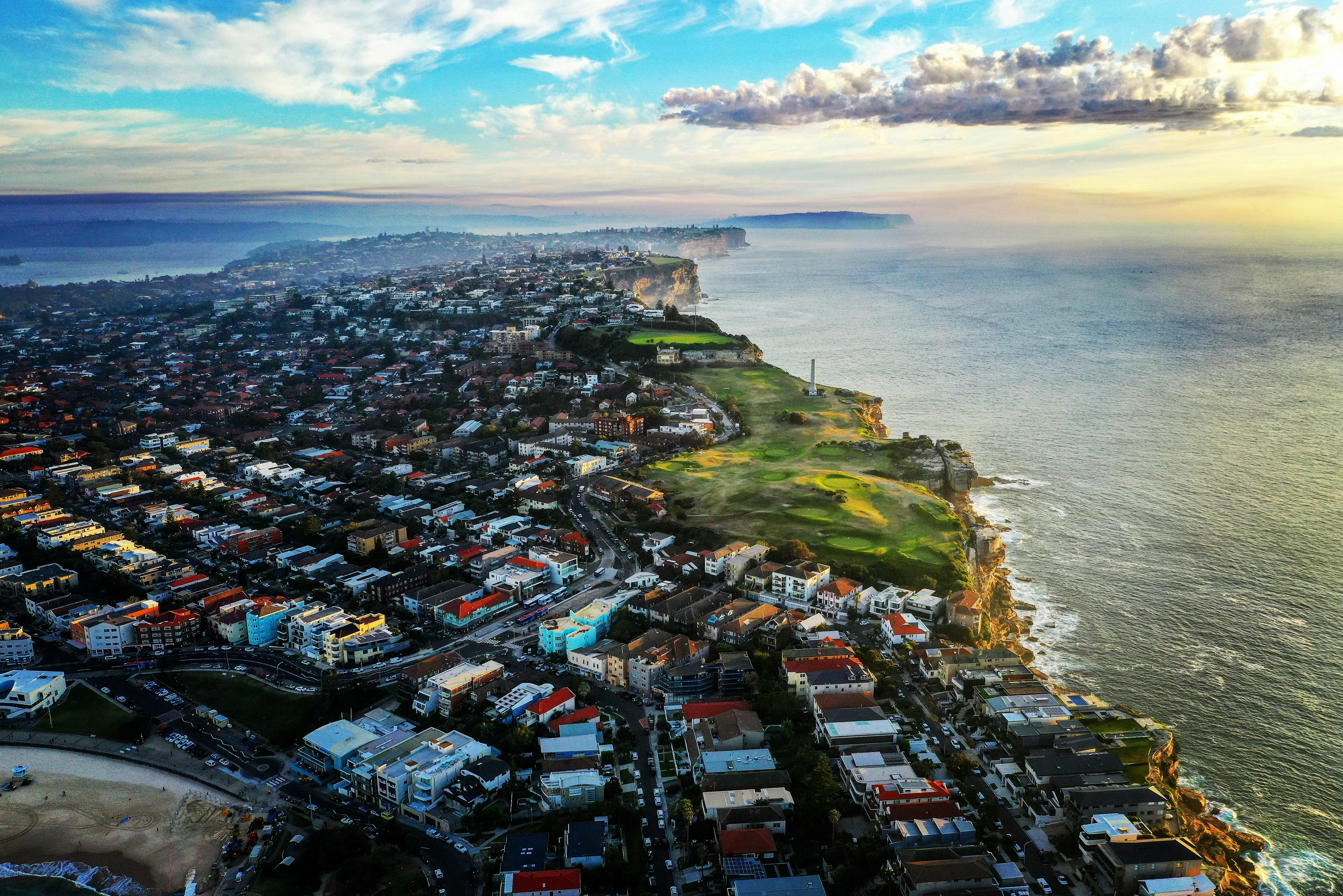 Love on the Rocks: Couple's Guide to Sydney's Stunning Coastal Cliff Walks Image 1