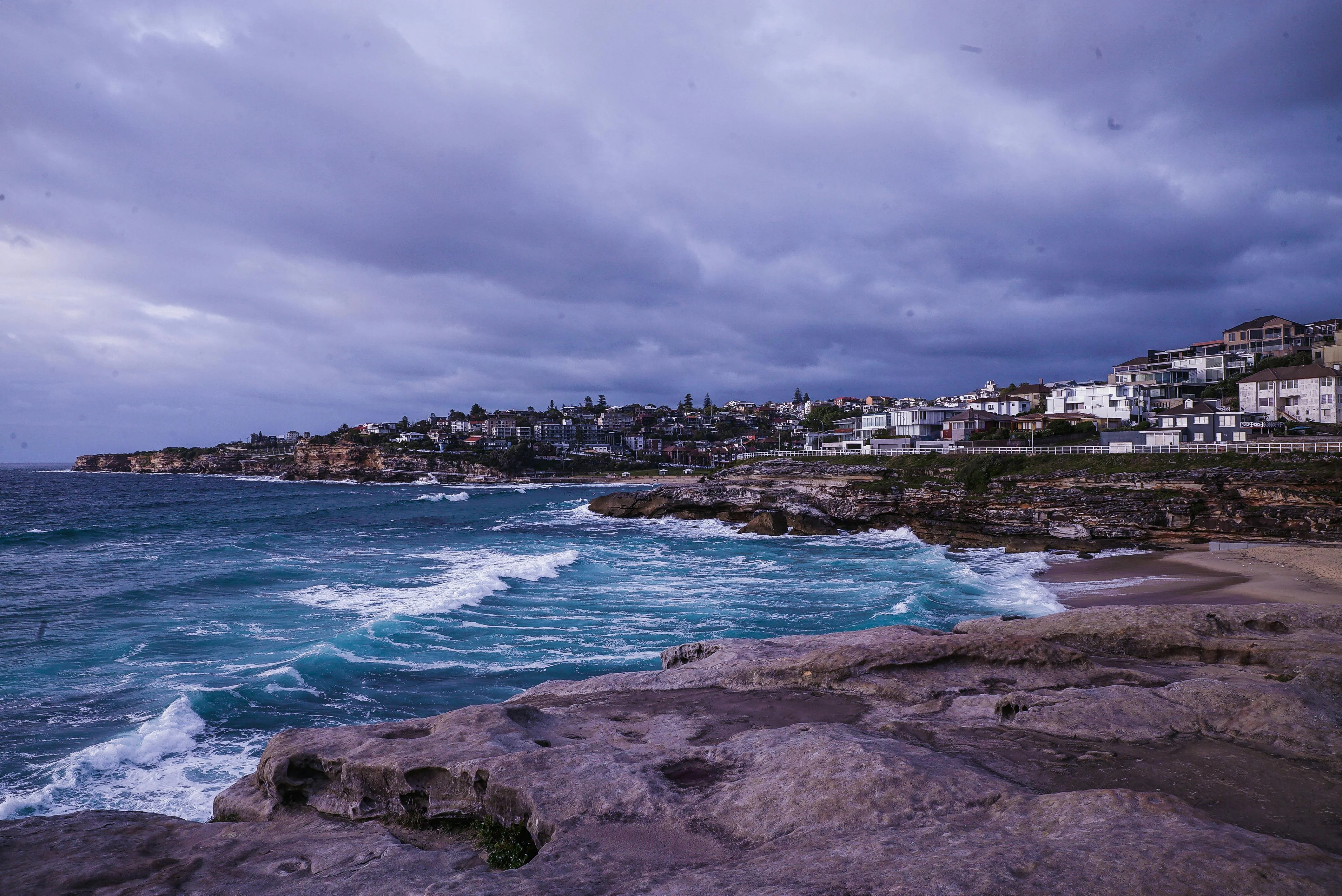 Love on the Rocks: Couple's Guide to Sydney's Stunning Coastal Cliff Walks Image 2