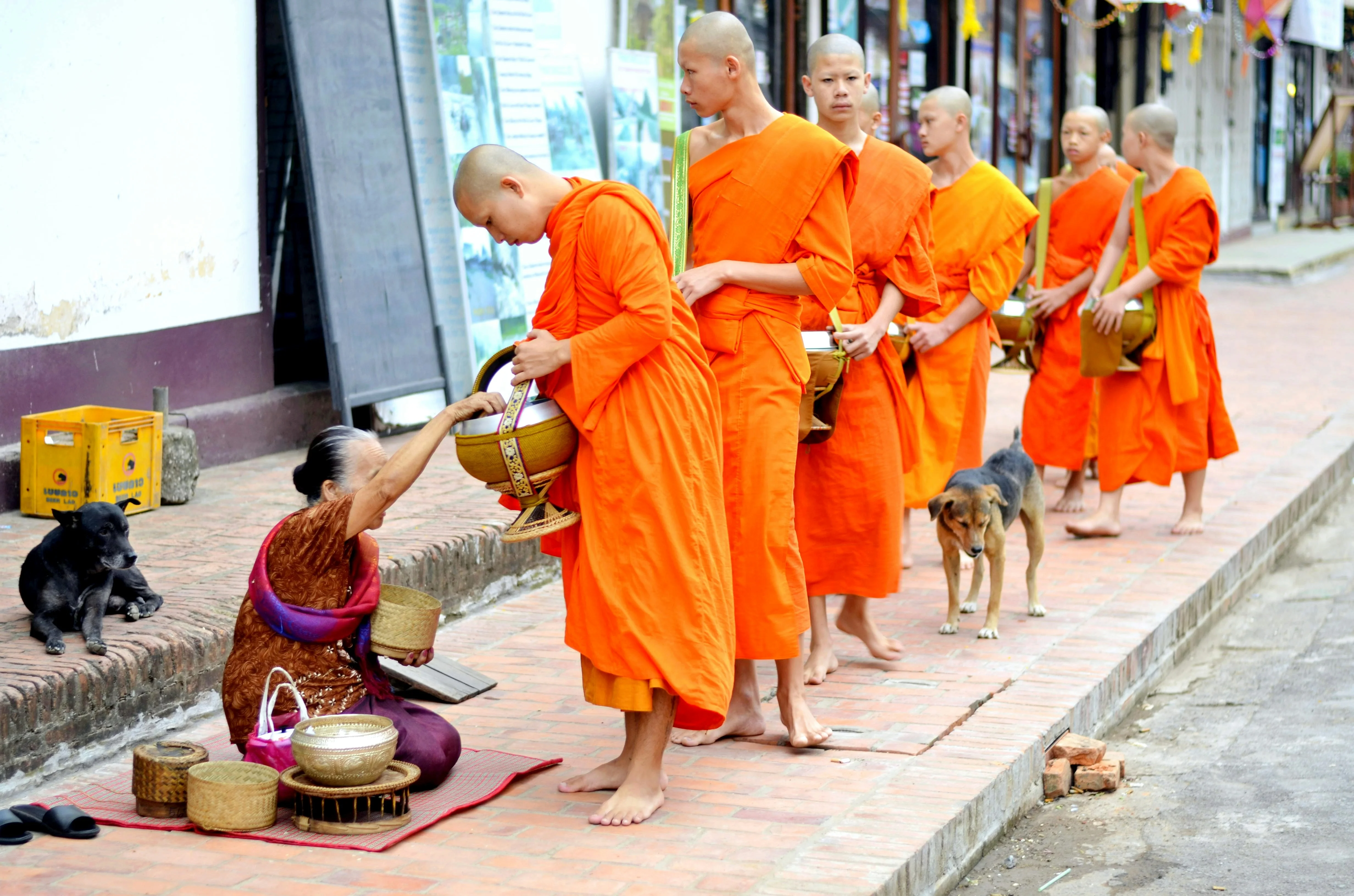 Transit and Tradition: Navigating Phnom Penh's Past and Present on a Backpacker's Budget Image 3