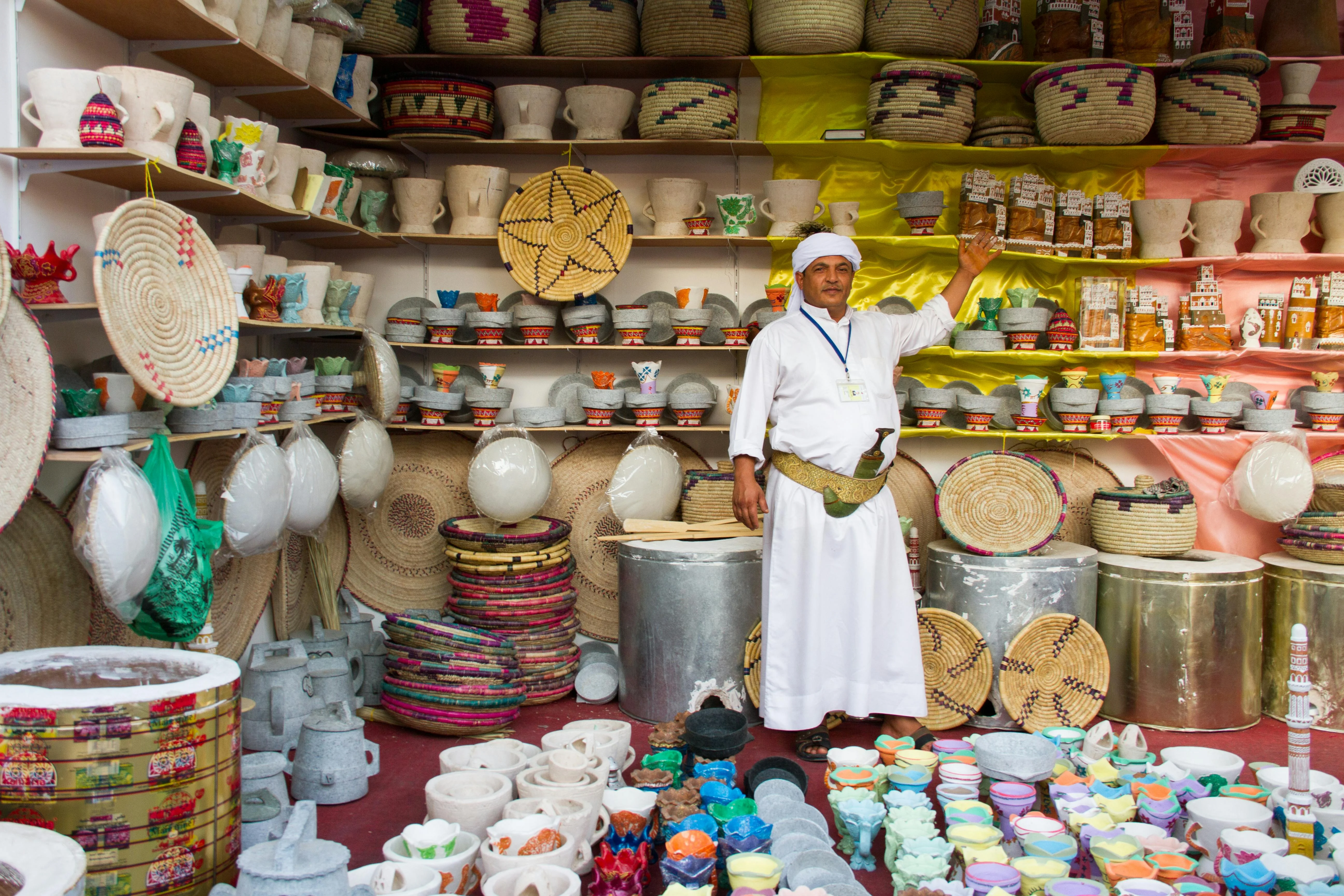 How to Navigate Jaipur's Bustling Markets with a Pet on Your Solo Journey Image 3