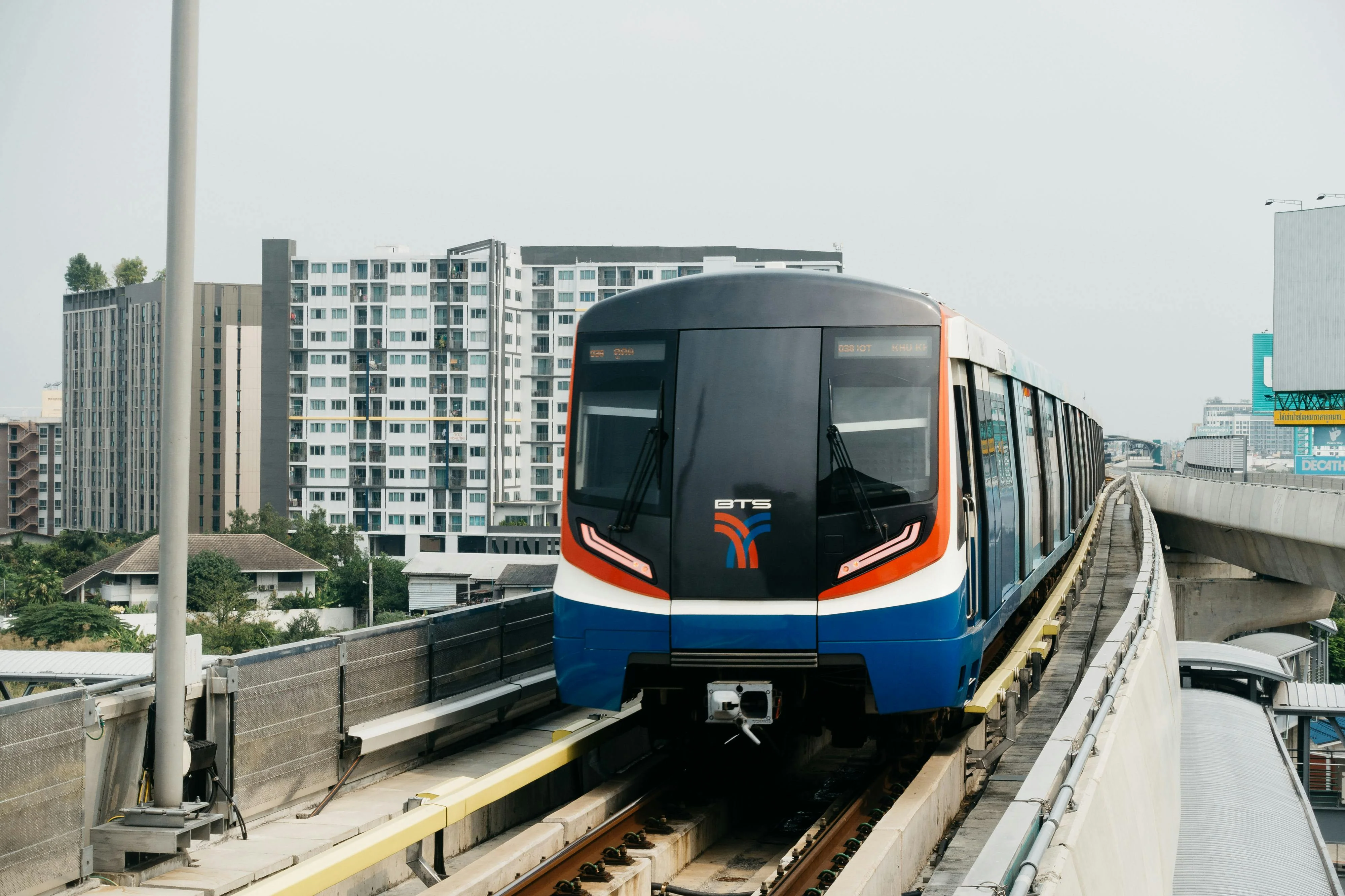 Navigating Bangkok by Public Transport: Accessible and Budget Options Image 1