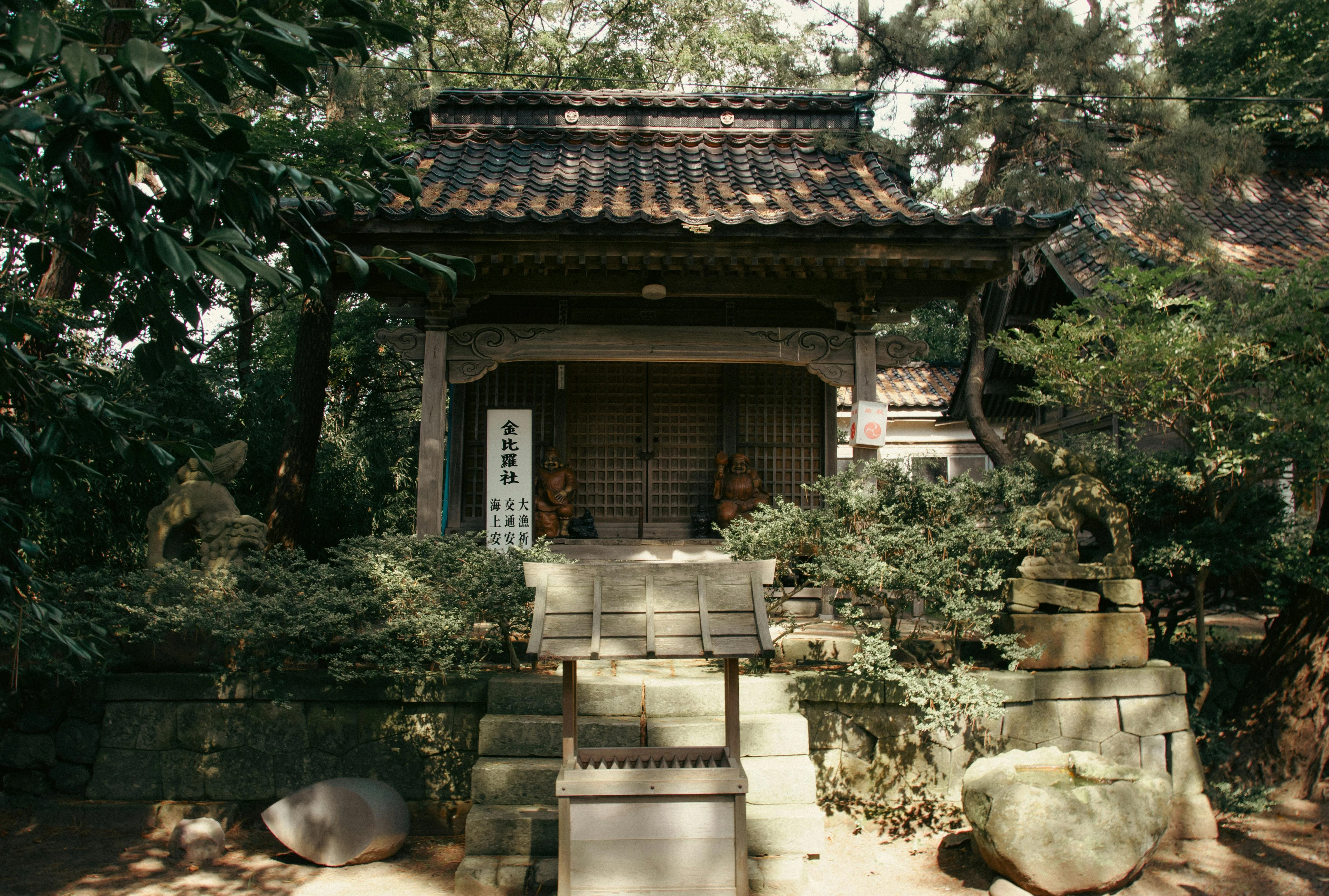 Mysterious Temples and Love Stories of Nagasaki Image 3