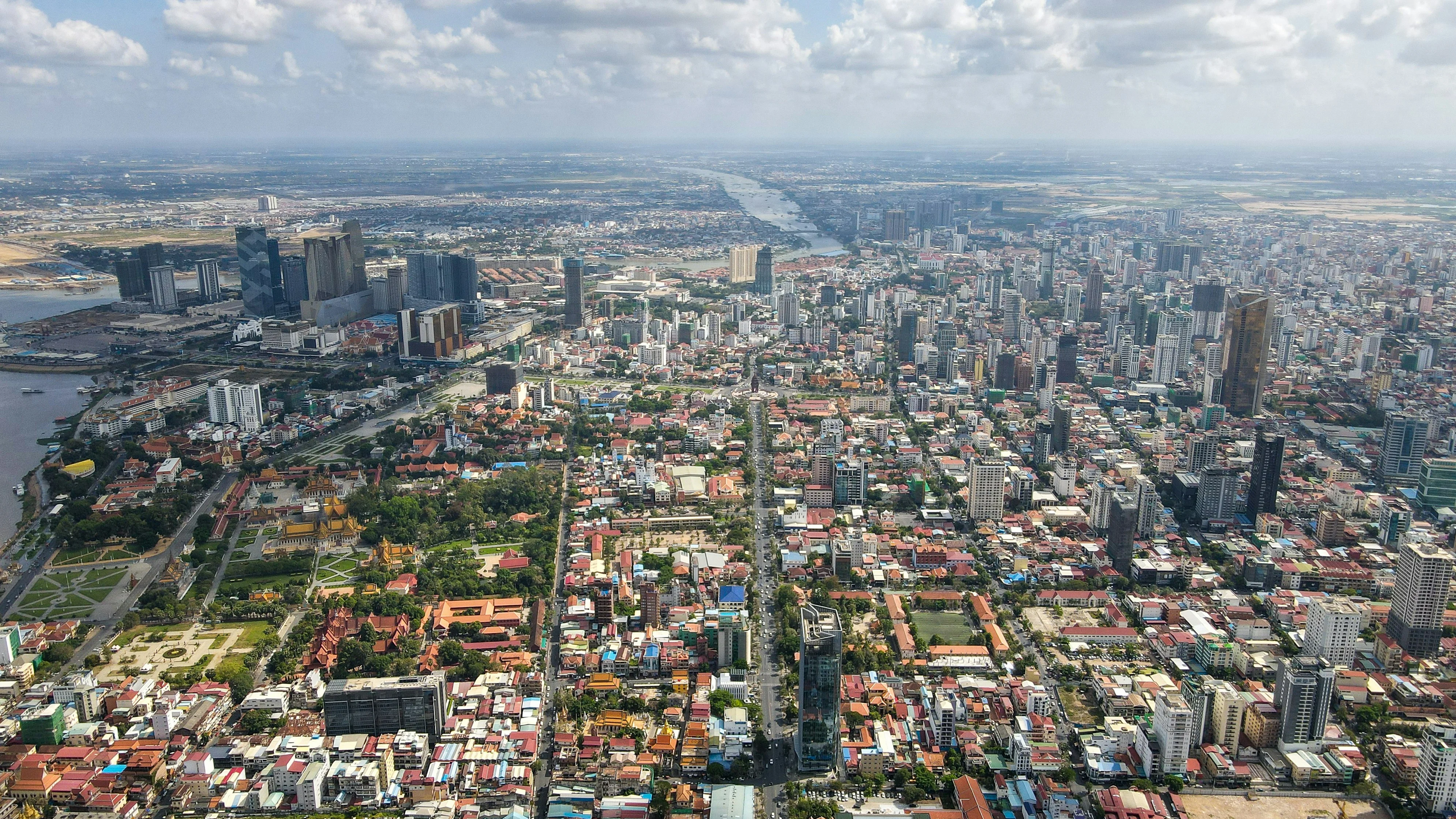 Networking Over Noodles: Connecting with Business Locals in Phnom Penh's Food Markets Image 3